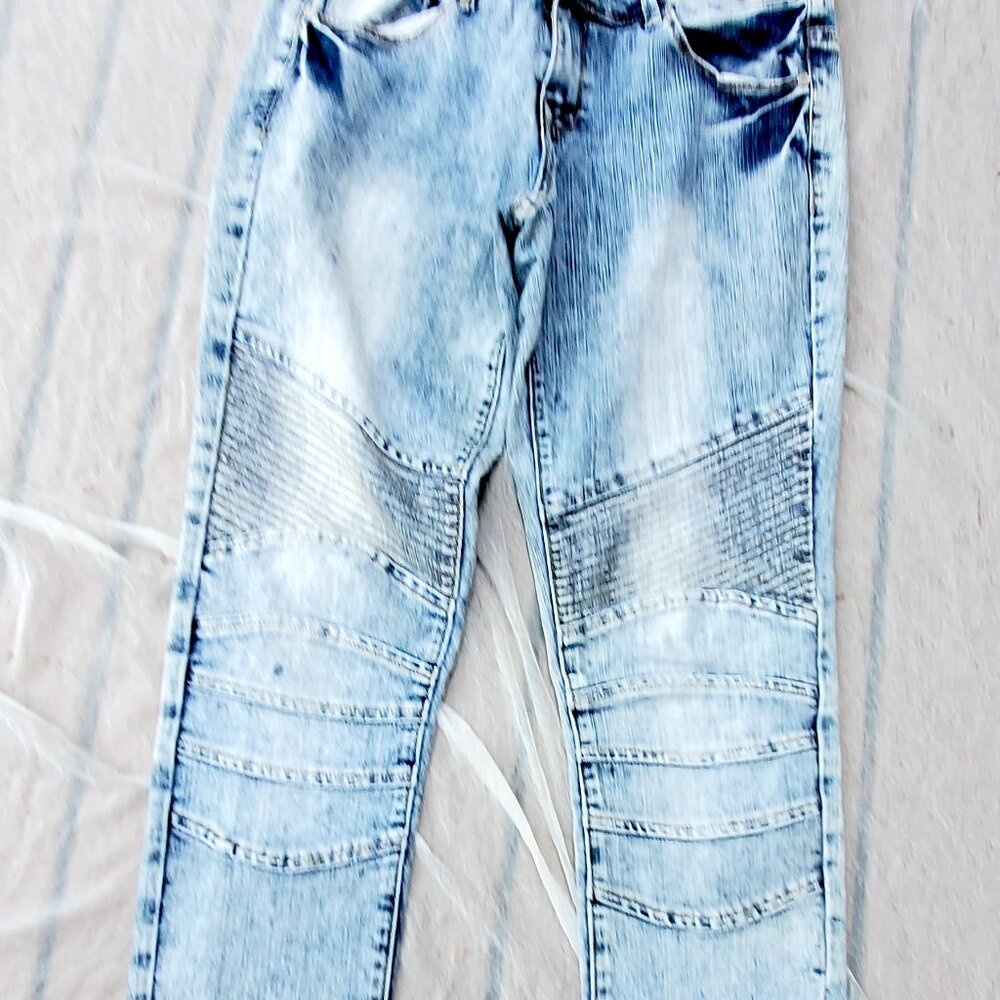 Long inseam fade & knee detail jeans with GOOD POCKETS